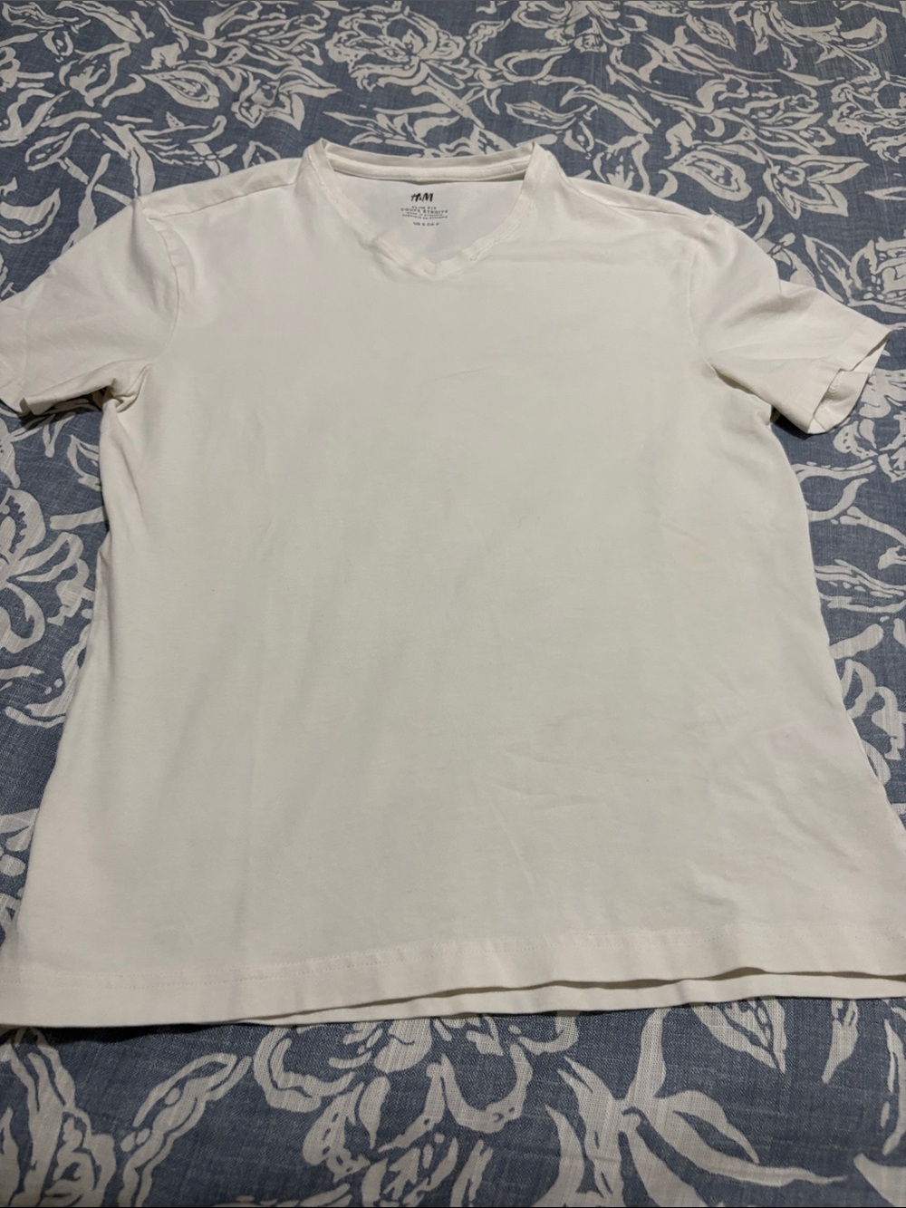 H&M Cream V Neck Short Sleeve Tee